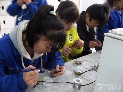 畢業(yè)生進電子廠打工？聽聽過來人的心聲